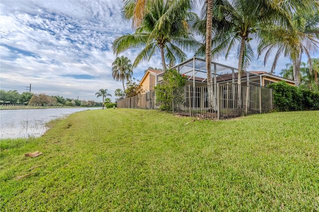 2893 Oakbrook Dr, Weston, FL 33332