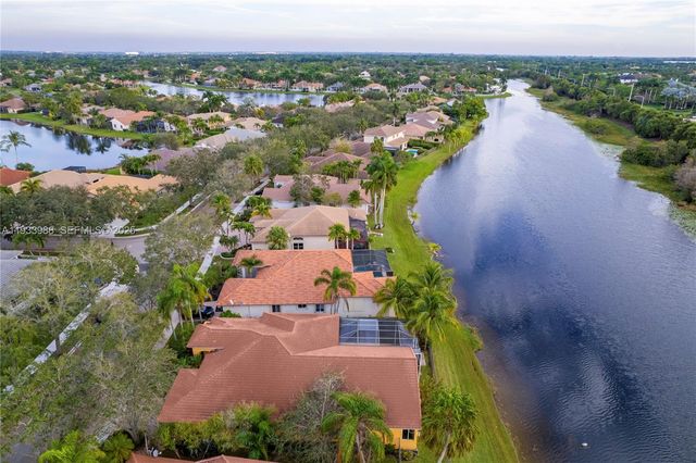 2893 Oakbrook Dr, Weston, FL 33332