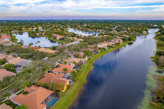 2893 Oakbrook Dr, Weston, FL 33332