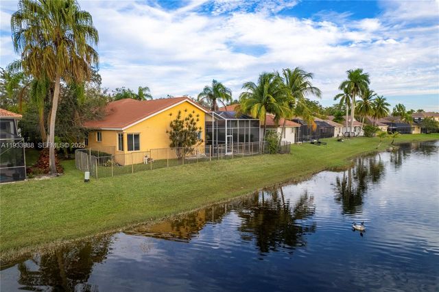 2893 Oakbrook Dr, Weston, FL 33332