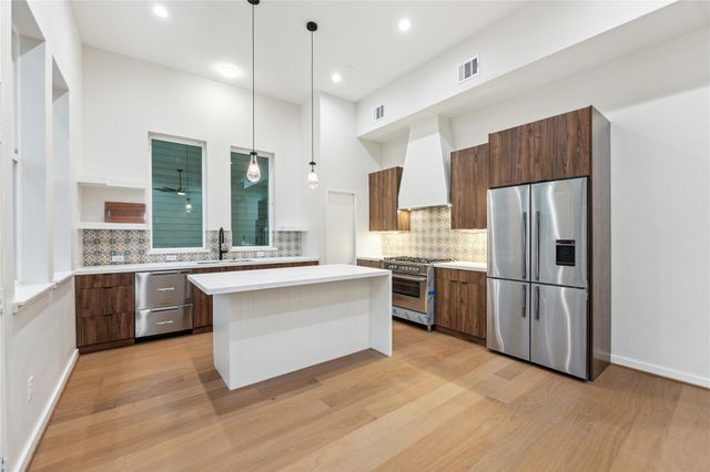 3902 Zina Way, Houston, TX 77018