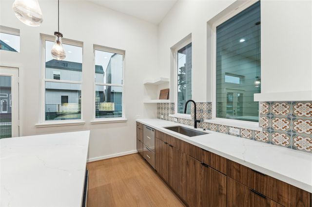 3902 Zina Way, Houston, TX 77018