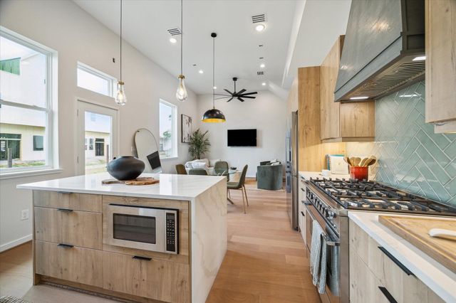 3902 Zina Way, Houston, TX 77018