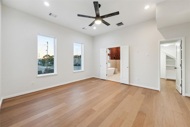 3902 Zina Way, Houston, TX 77018