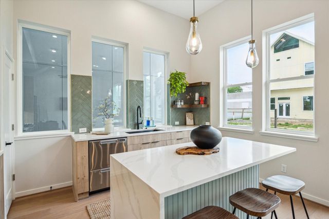 3902 Zina Way, Houston, TX 77018