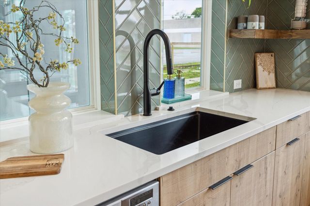 3902 Zina Way, Houston, TX 77018