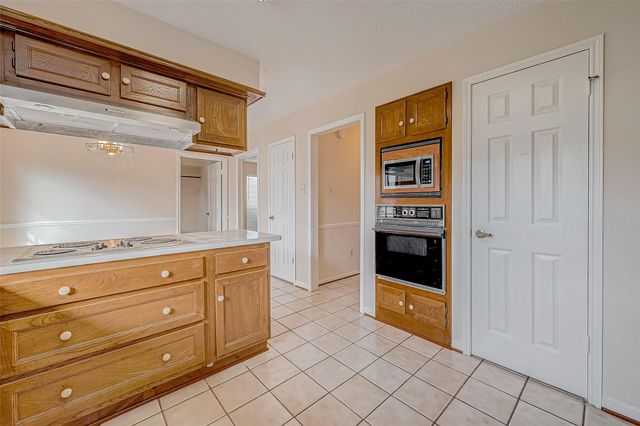 2906 Arrowhead Drive, Sugar Land, TX 77479