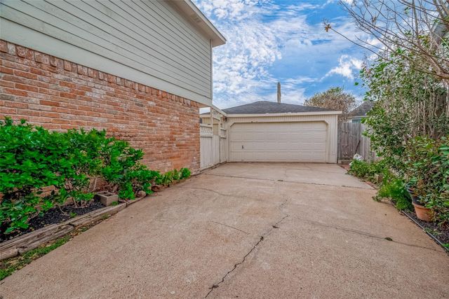 2906 Arrowhead Drive, Sugar Land, TX 77479