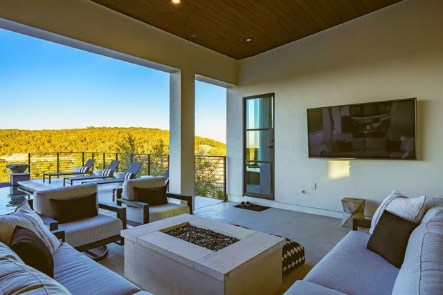 701 N Angel Light DR, Spicewood, TX 78669