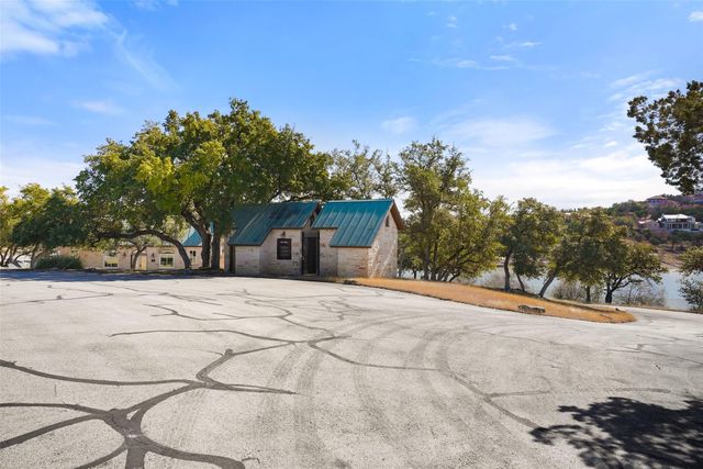 701 N Angel Light DR, Spicewood, TX 78669