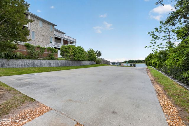 8900 Champion Hills Drive, Wilmington, NC 28411