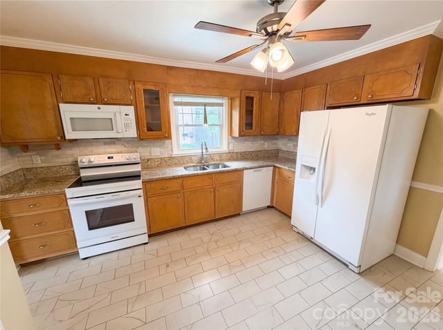 6214 Ashcrest Drive, Charlotte, NC 28217