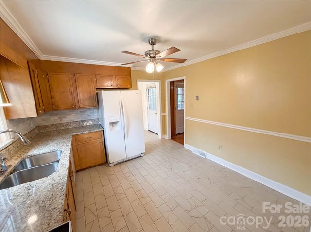 6214 Ashcrest Drive, Charlotte, NC 28217