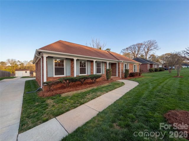 6214 Ashcrest Drive, Charlotte, NC 28217