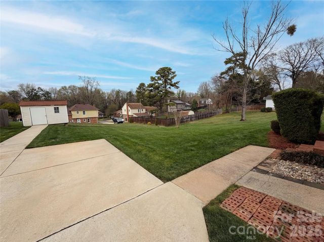 6214 Ashcrest Drive, Charlotte, NC 28217