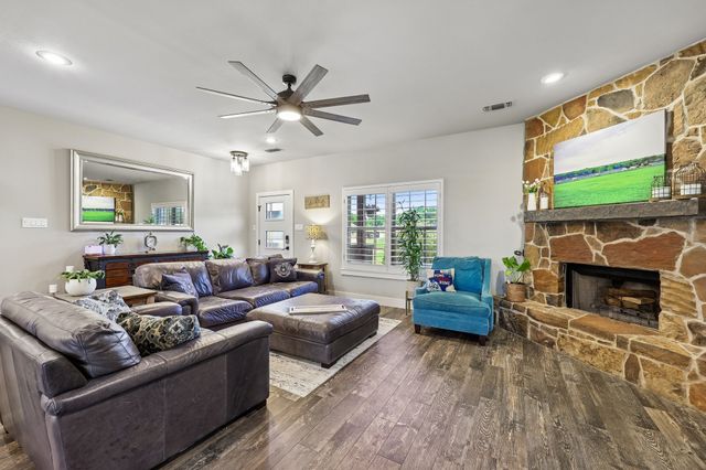 1287 Chartres, Oak Ridge, TX 75142