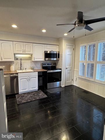 2614 WINDBREAK DR, Alexandria, VA 22306