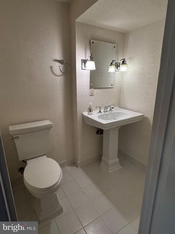 2614 WINDBREAK DR, Alexandria, VA 22306