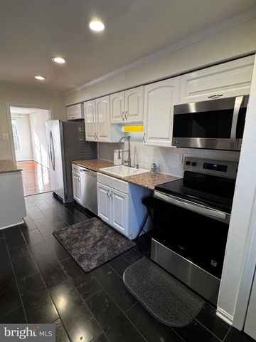 2614 WINDBREAK DR, Alexandria, VA 22306