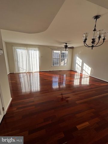 2614 WINDBREAK DR, Alexandria, VA 22306