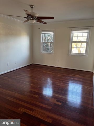 2614 WINDBREAK DR, Alexandria, VA 22306