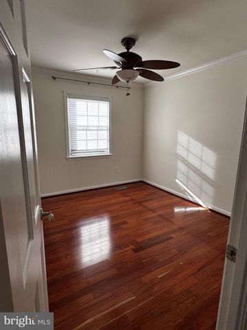 2614 WINDBREAK DR, Alexandria, VA 22306