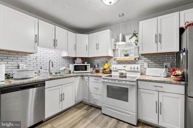 32 GUN RD, Levittown, PA 19057