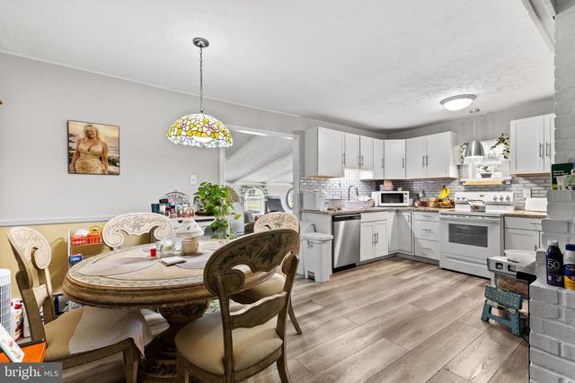 32 GUN RD, Levittown, PA 19057