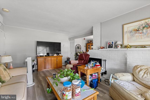 32 GUN RD, Levittown, PA 19057