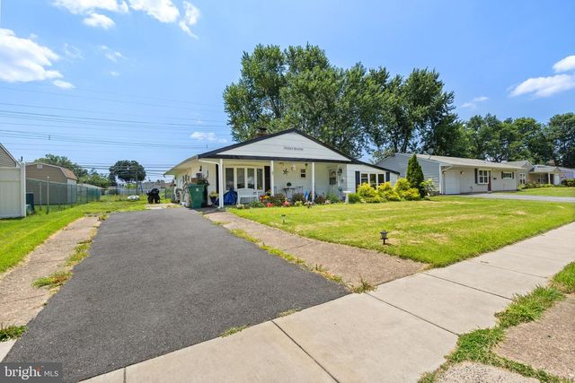 32 GUN RD, Levittown, PA 19057