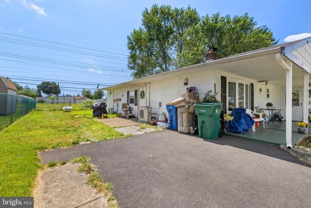 32 GUN RD, Levittown, PA 19057