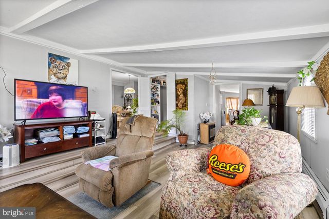 32 GUN RD, Levittown, PA 19057