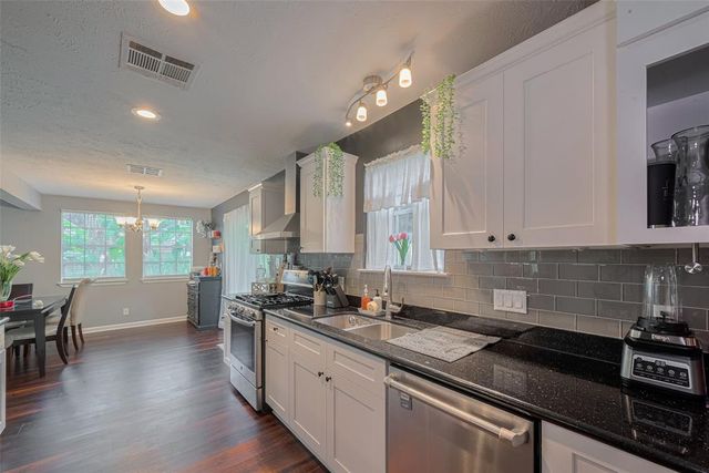 5514 Avenue M, Santa Fe, TX 77510