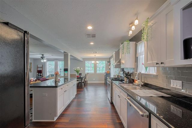 5514 Avenue M, Santa Fe, TX 77510