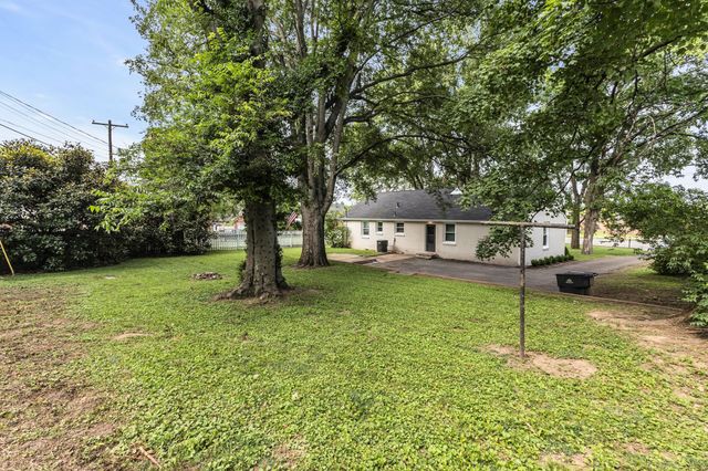 123 White Bridge Pike, Nashville, TN 37209