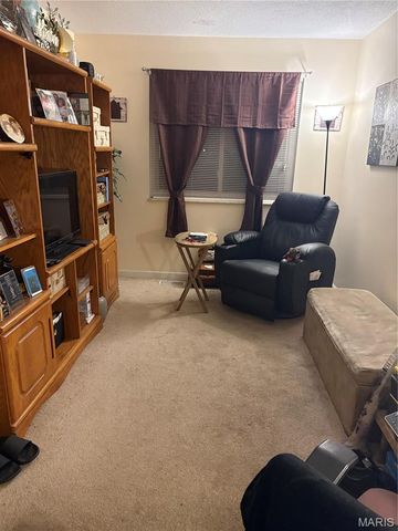8844 Santa Bella Drive, Hazelwood, MO 63042