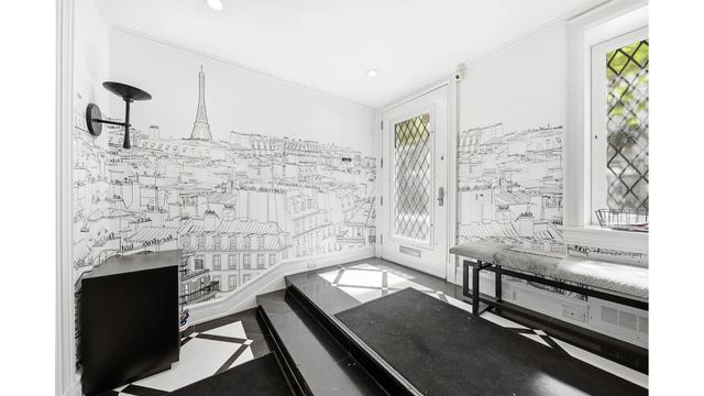 67 E 82ND Street, New York City, NY 10028
