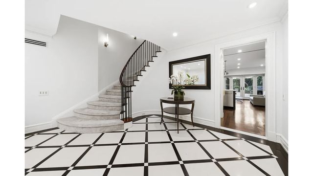67 E 82ND Street, New York City, NY 10028