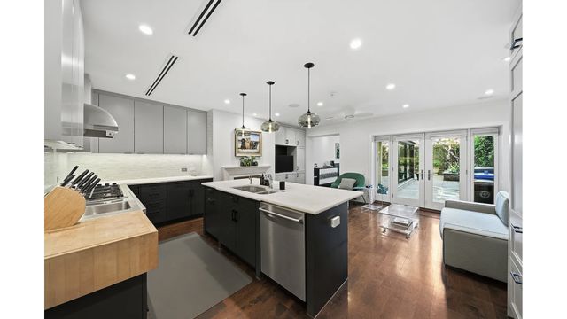 67 E 82ND Street, New York City, NY 10028