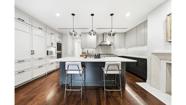 67 E 82ND Street, New York City, NY 10028