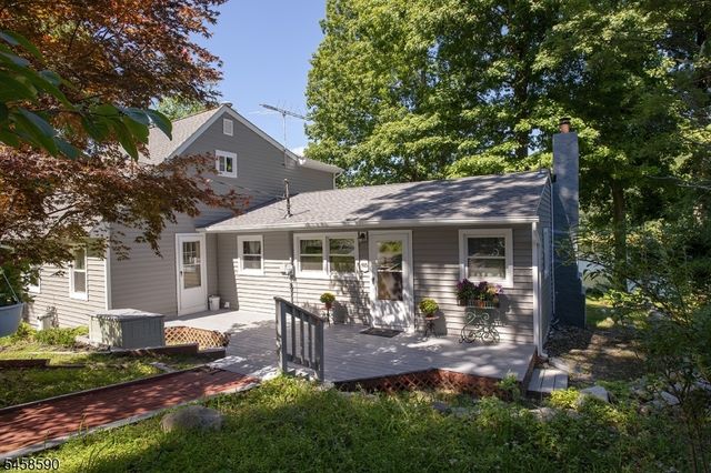 915 Plymouth Lake Dr, Stillwater Twp., NJ 07860