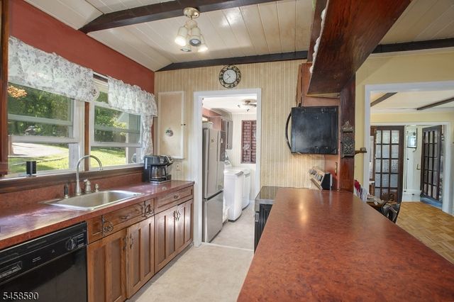 915 Plymouth Lake Dr, Stillwater Twp., NJ 07860