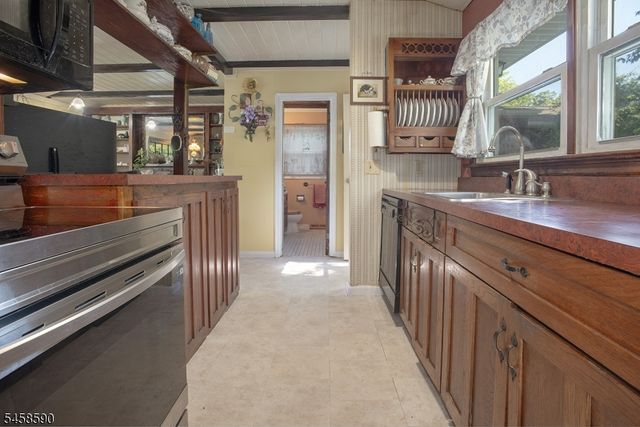 915 Plymouth Lake Dr, Stillwater Twp., NJ 07860