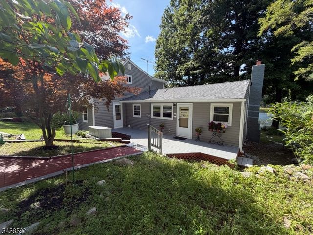 915 Plymouth Lake Dr, Stillwater Twp., NJ 07860