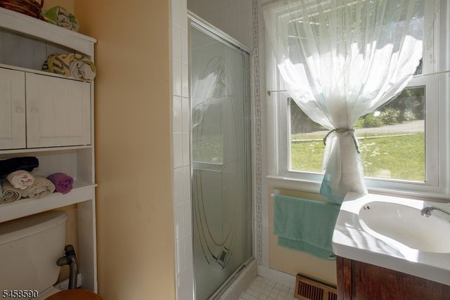 915 Plymouth Lake Dr, Stillwater Twp., NJ 07860