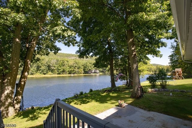 915 Plymouth Lake Dr, Stillwater Twp., NJ 07860