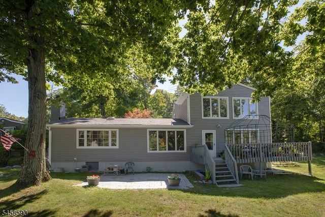 915 Plymouth Lake Dr, Stillwater Twp., NJ 07860
