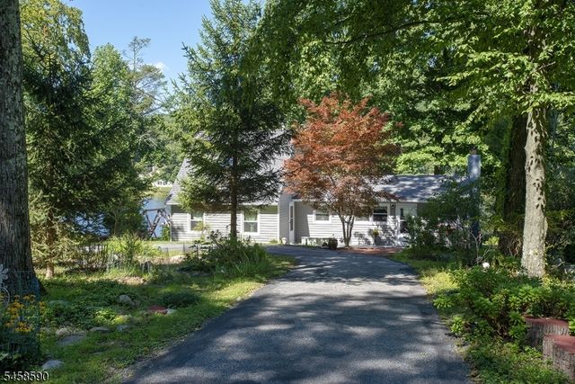915 Plymouth Lake Dr, Stillwater Twp., NJ 07860