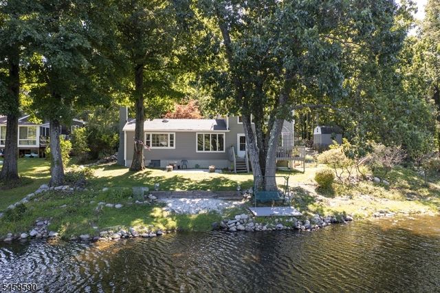 915 Plymouth Lake Dr, Stillwater Twp., NJ 07860