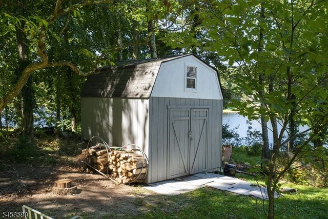 915 Plymouth Lake Dr, Stillwater Twp., NJ 07860